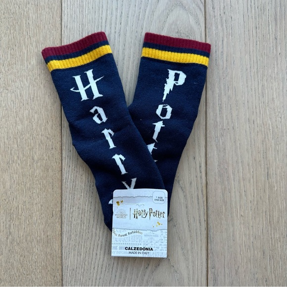 🆕 Harry Potter Ankle Socks with Lightning Bolt Grip Bottoms - Picture 1 of 5